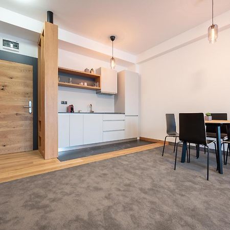 Calvin Aparthotel Oradea Ruang foto