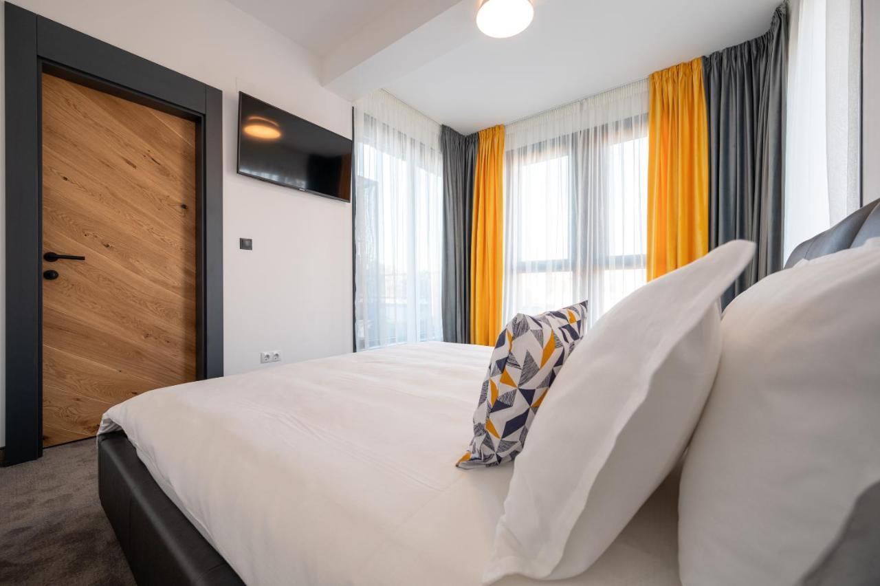 Calvin Aparthotel Oradea Bagian luar foto