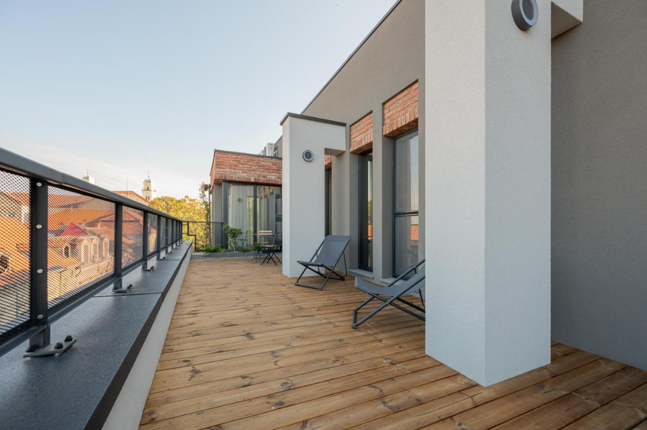 Calvin Aparthotel Oradea Bagian luar foto