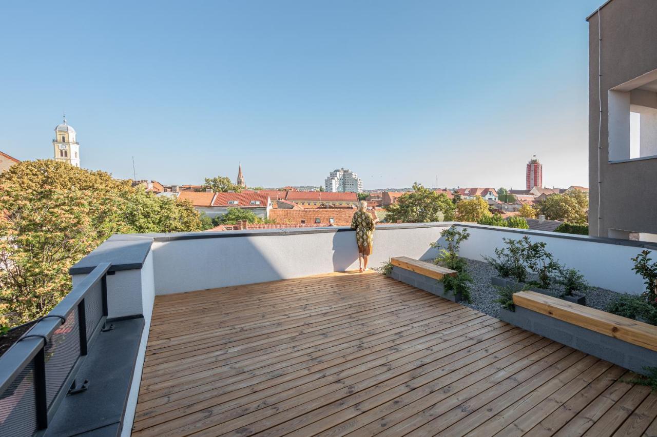 Calvin Aparthotel Oradea Bagian luar foto