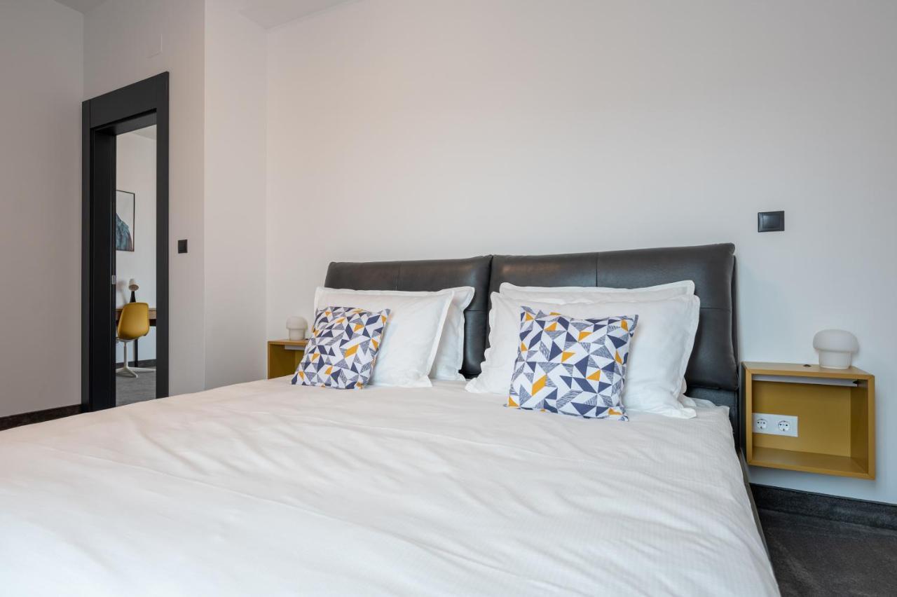 Calvin Aparthotel Oradea Bagian luar foto