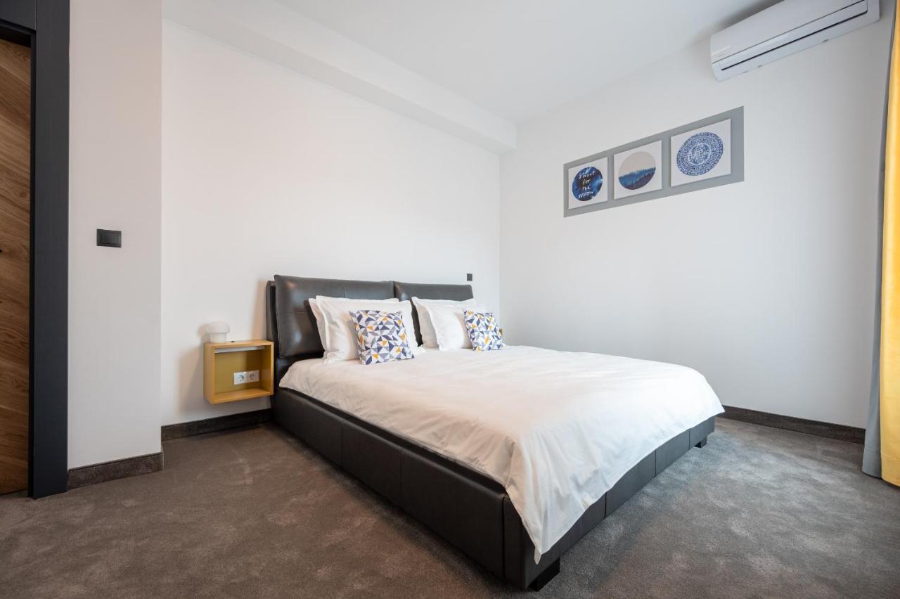 Calvin Aparthotel Oradea Bagian luar foto