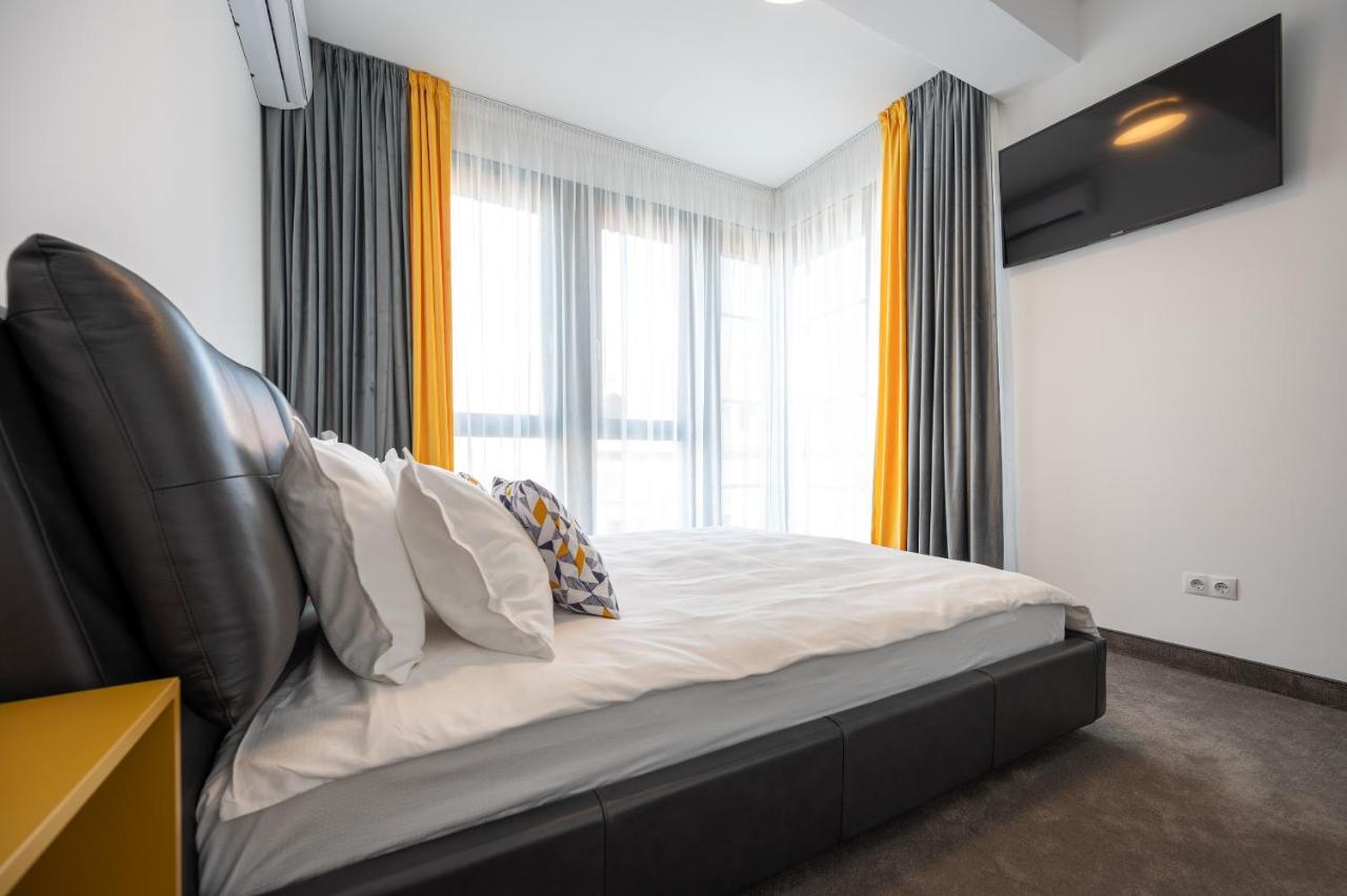 Calvin Aparthotel Oradea Bagian luar foto