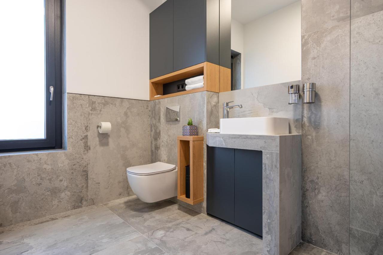 Calvin Aparthotel Oradea Bagian luar foto