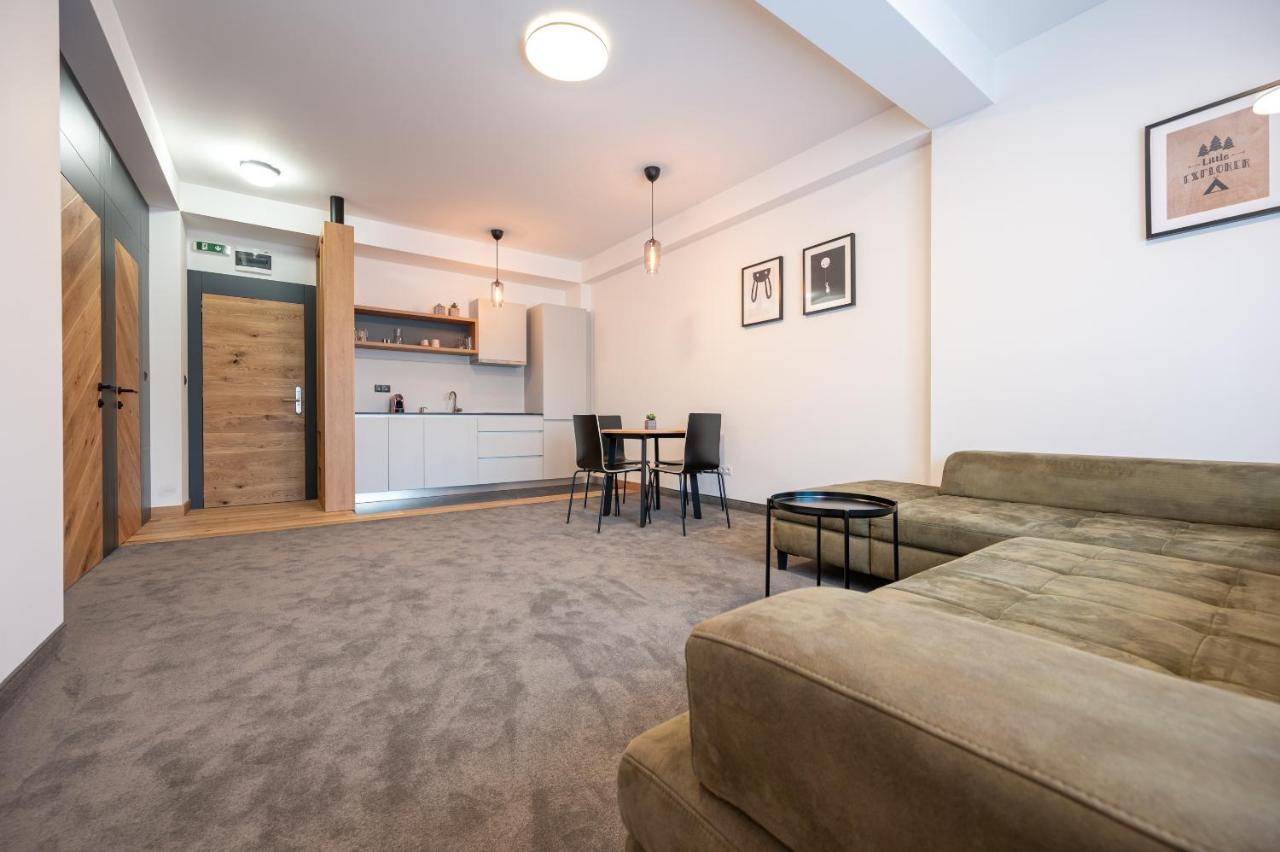 Calvin Aparthotel Oradea Bagian luar foto