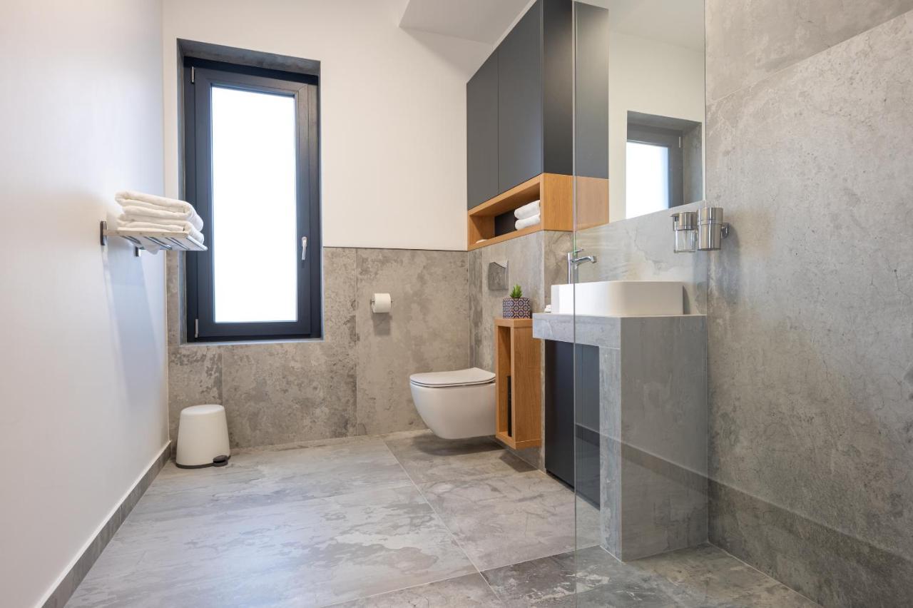 Calvin Aparthotel Oradea Bagian luar foto