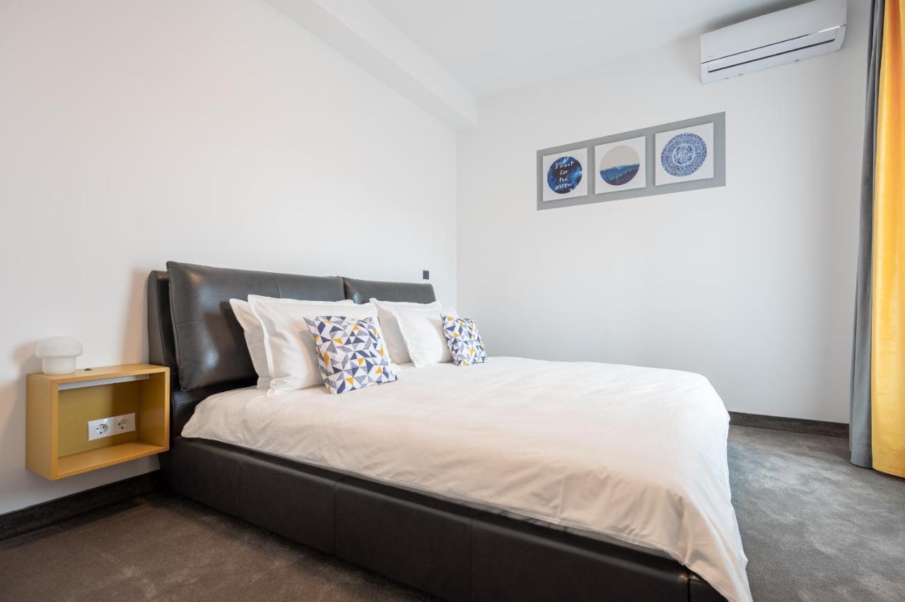Calvin Aparthotel Oradea Bagian luar foto