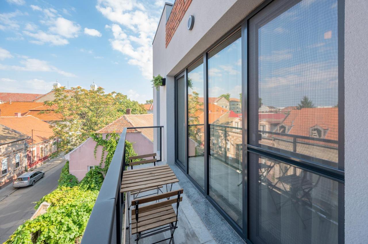 Calvin Aparthotel Oradea Bagian luar foto